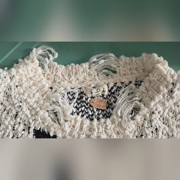 POL Cream Black Star Sweater L | Popcorn Knit Oversized Distressed Cozy Knit - Picture 7 of 8